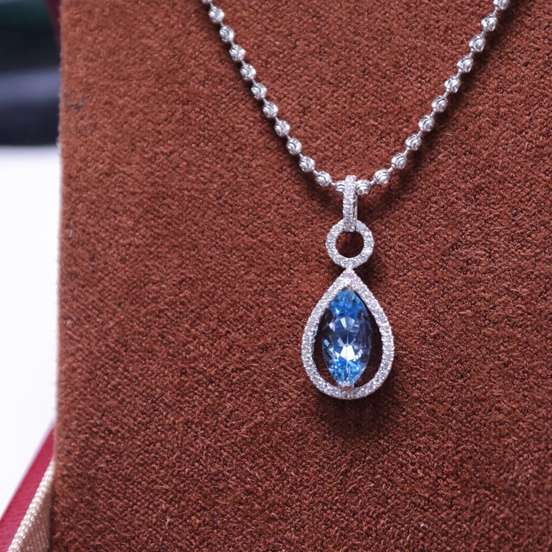 14k Gold 1.20 Ctw Natural Aquamarine & Diamond Pendant( Without Chain ): Ref:231066211 // gold content:14k gold // main gemstone:aquamarine // shape:marquise // carat weight:1. 03ct // color:santa maria color // treatment:natural // // adjacent gemstone 2 : diamond //