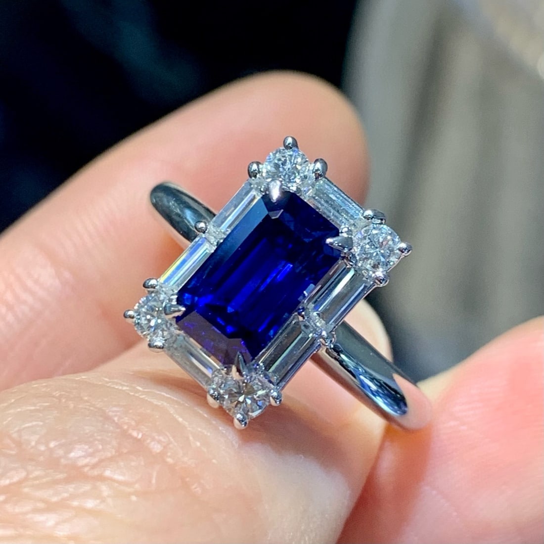 14k Gold 2.80 Ctw Natural Sapphire & Diamond Ring: Ref:231066216 // gold content:14k gold // ring size:7. 25us // // main gemstone:sapphire // shape:octagonal // carat weight:2. 07ct // color:royal blue // treatment:natural // // adjacent gemstone 2