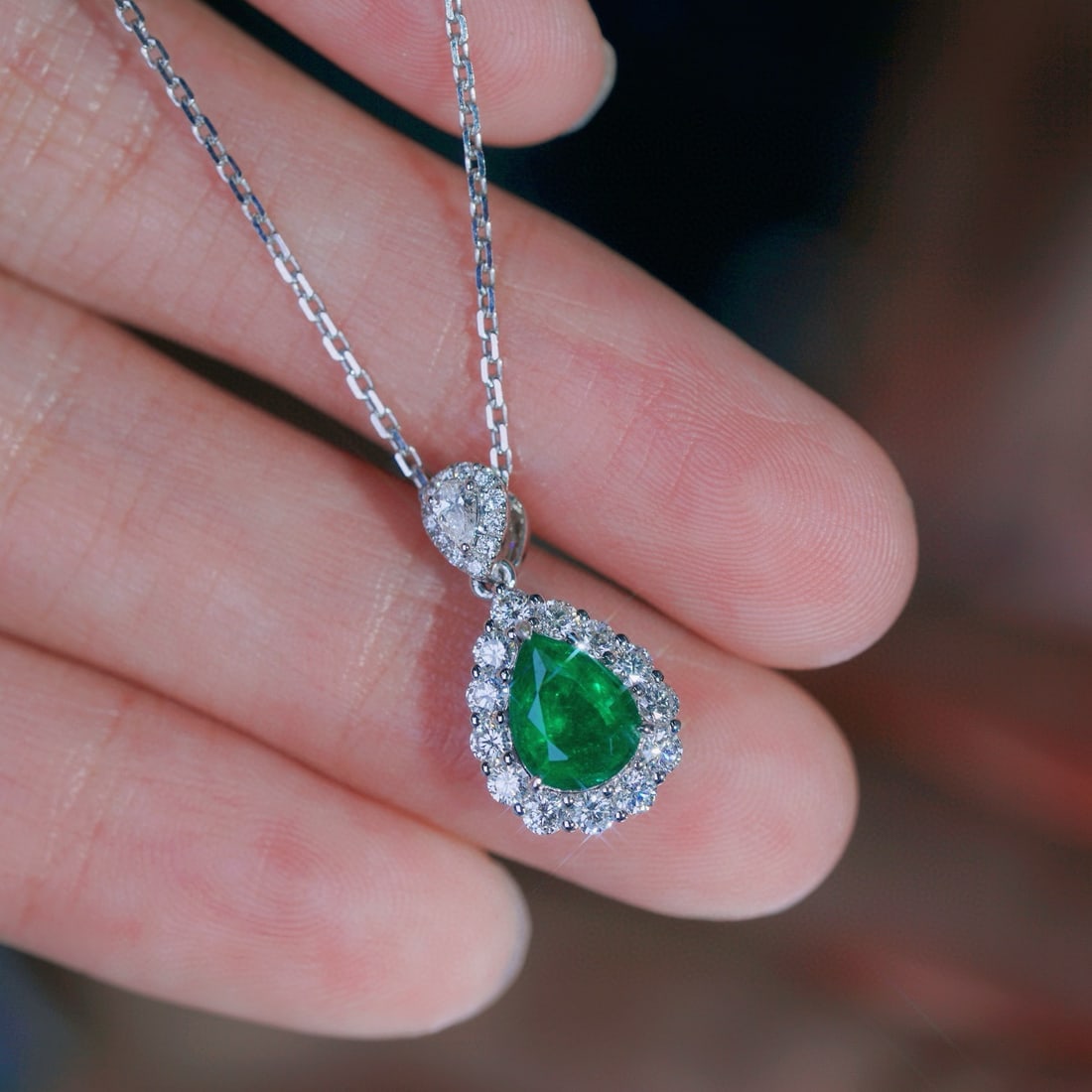 14k Gold 1.20 Ctw Vivid Green Natural Emerald & Diamond Necklace - 5