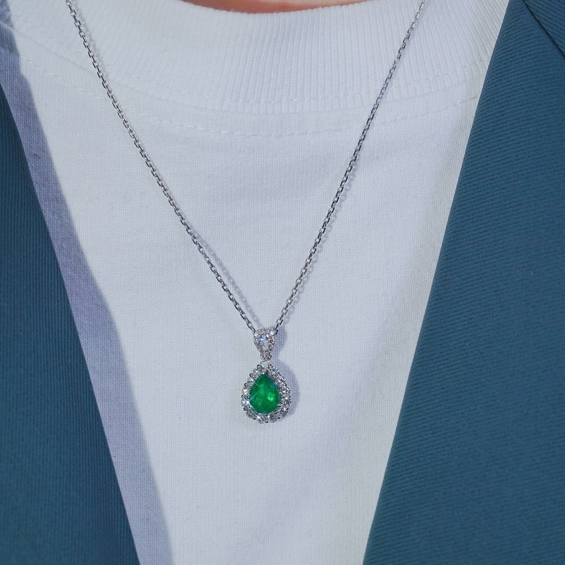 14k Gold 1.20 Ctw Vivid Green Natural Emerald & Diamond Necklace - 6