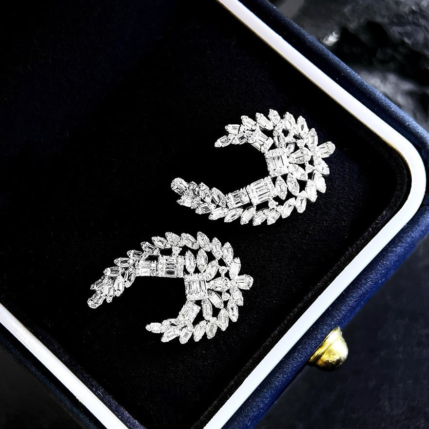 14k Gold 0.9 Ct Natural H Diamond Earrings: Ref:231066247 // gold content:14k gold // main gemstone:diamond // shape:multiply // carat weight:0. 9ct // clarity grade:vs-si // color:h // treatment:natural // Condition: New Low Estimate: 4000.00