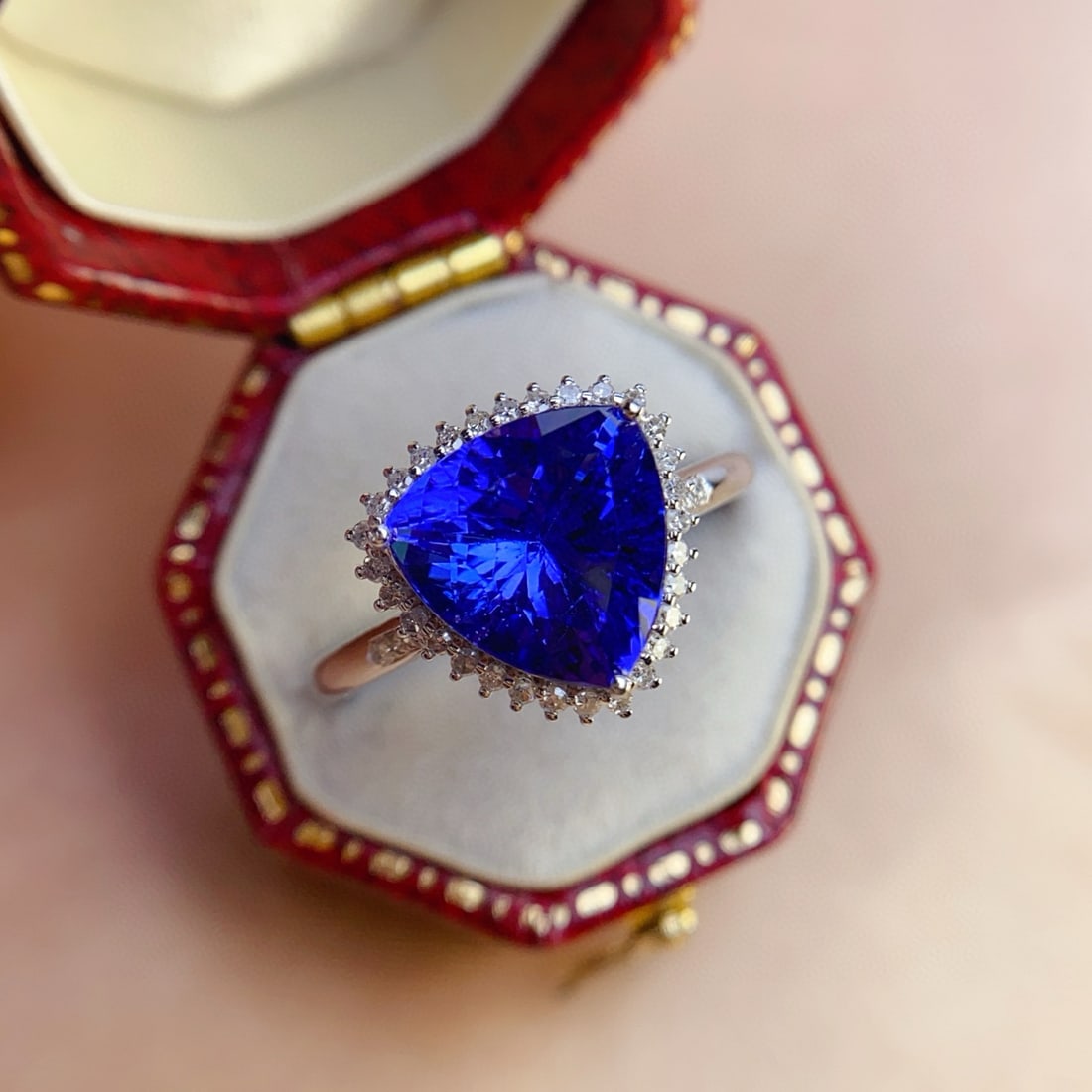 14k Gold 3.10 Ct Natural Tanzanite & Diamond Ring: Ref:231066257 // gold content:14k gold // ring size:7. 25us // // main gemstone:tanzanite // shape:triangle // carat weight:3. 10ct // color:blue // treatment:natural // // adjacent gemstone 2 :