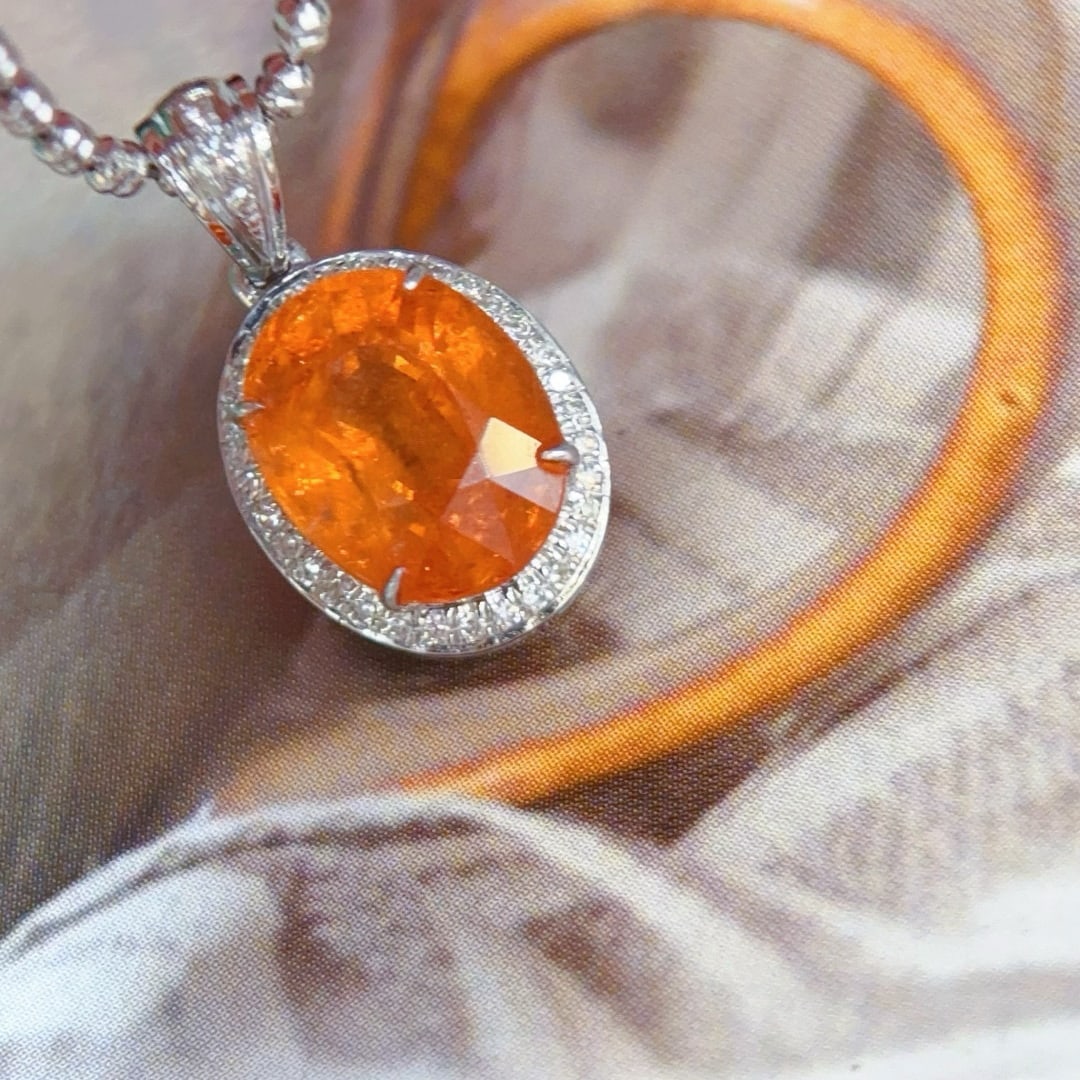 14k Gold 2.66 Ct Natural Spessartine & Diamond Pendant( Without Chain ): Ref:231066265 // gold content:14k gold // main gemstone:spessartine // shape:oval // carat weight:2. 66ct // color:orange // treatment:natural // // adjacent gemstone 2 : diamond // shape:round //