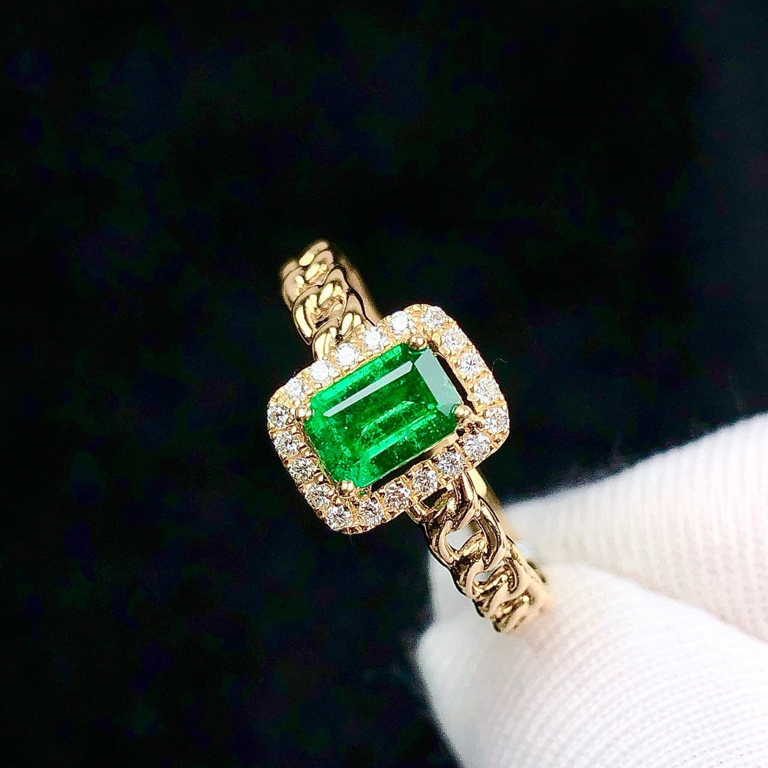 14k Gold 0.53 Ctw Vivid Green Natural Emerald & Diamond Ring - 2