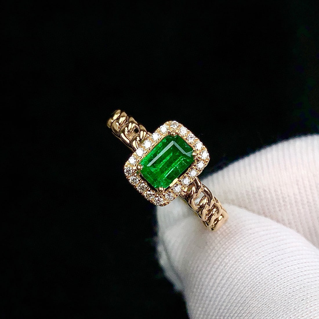 14k Gold 0.53 Ctw Vivid Green Natural Emerald & Diamond Ring - 3