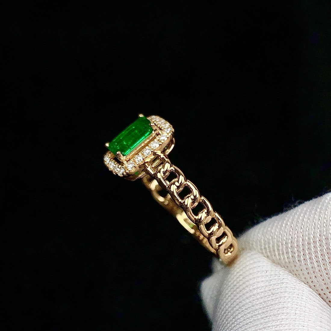 14k Gold 0.53 Ctw Vivid Green Natural Emerald & Diamond Ring - 5