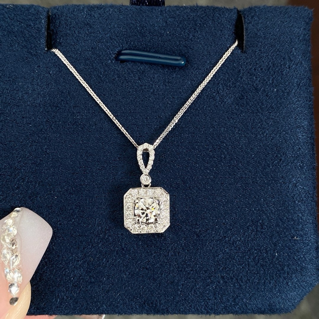 Gia Certified 14k Gold 0.3 Ct Natural G Si2 3ex Round Diamond Necklace: Ref:231066289 // gold content:14k gold // main gemstone:diamond // certified:gia // shape:round // carat weight:0. 3ct // clarity grade:si2 // color:g // treatment:natural // cut grade:ex // //