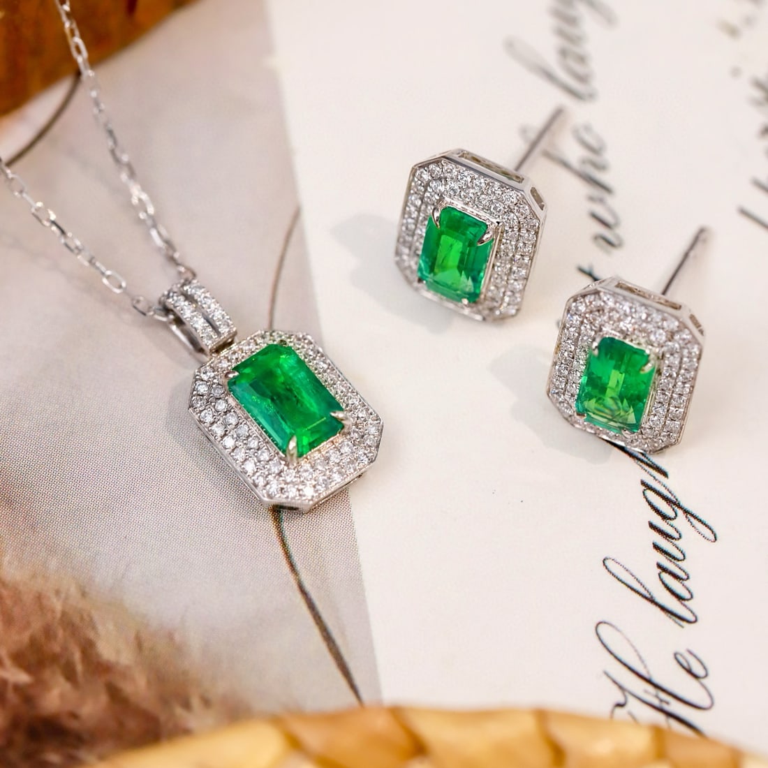 14k Gold 2.23 Ctw Natural Emerald & Diamond Jewelry Set: Ref:231066290 // gold content:14k gold // earrings // main gemstone:emerald // shape:octagonal // carat weight:0. 73ct // color:green // treatment:natural // // adjacent gemstone 2 : diamond // shape: