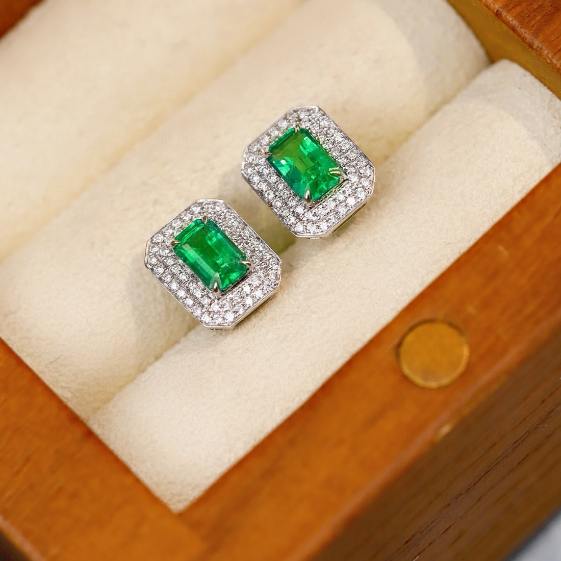 14k Gold 2.23 Ctw Natural Emerald & Diamond Jewelry Set - 4
