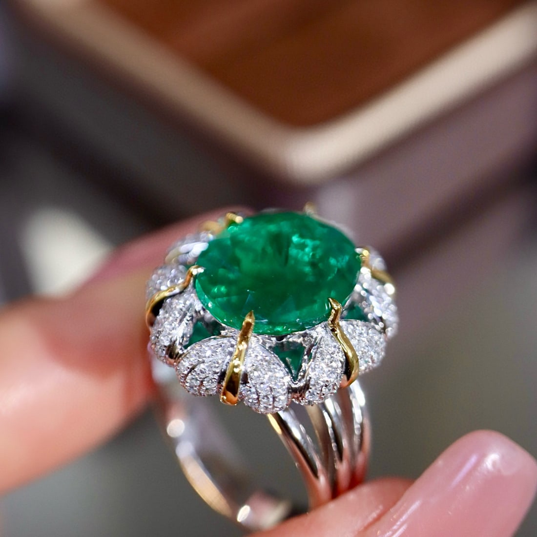 14k Gold 5.46 Ctw Natural Emerald & Diamond Ring - 6