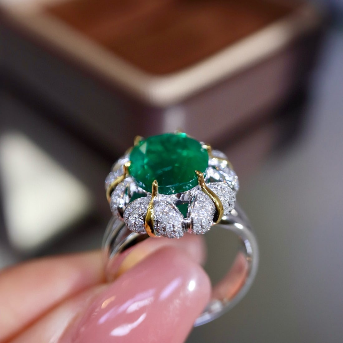 14k Gold 5.46 Ctw Natural Emerald & Diamond Ring - 8