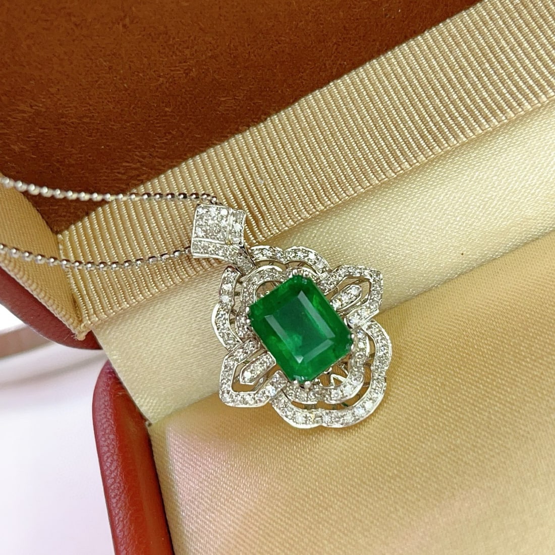 14k Gold 2.85 Ct Vivid Green Natural Emerald & Diamond Pendant( Without Chain ) - 2