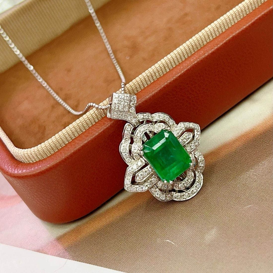 14k Gold 2.85 Ct Vivid Green Natural Emerald & Diamond Pendant( Without Chain ) - 5