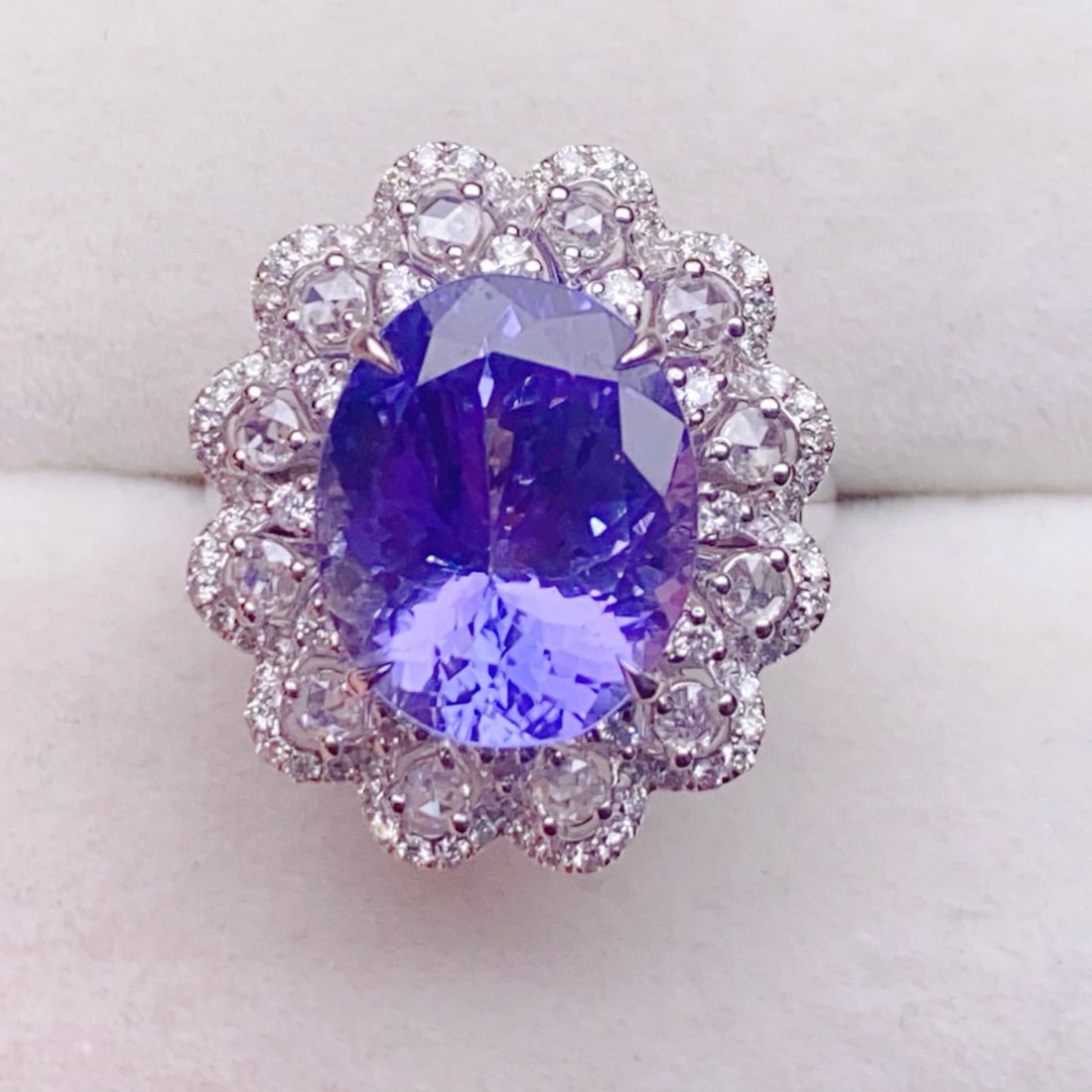 14k Gold 7.56 Ctw Natural Tanzanite & Diamond Ring: Ref:231066297 // gold content:14k gold // ring size:7. 25us // // main gemstone:tanzanite // shape:oval // carat weight:6. 83ct // color:blue // treatment:natural // // adjacent gemstone 2 : diamond
