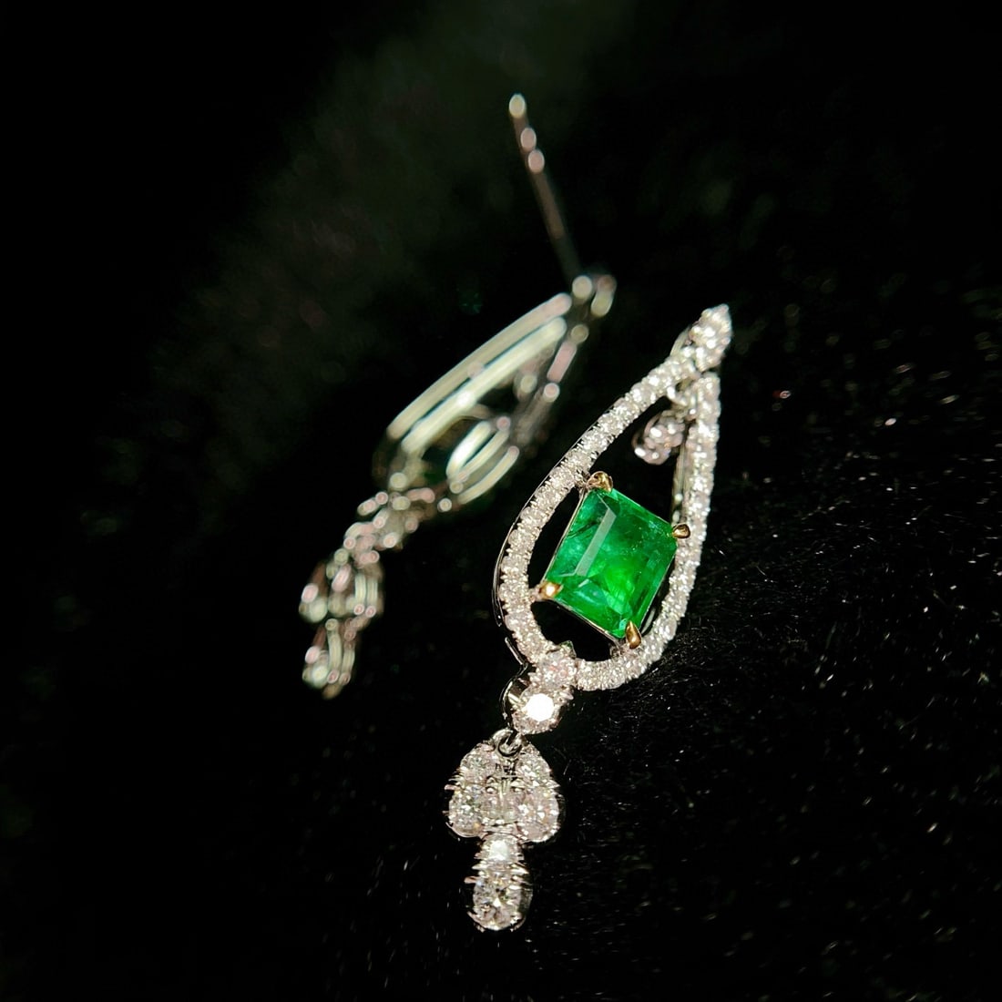 14k Gold 1.85 Ct Vivid Green Natural Emerald & Diamond Earrings - 3