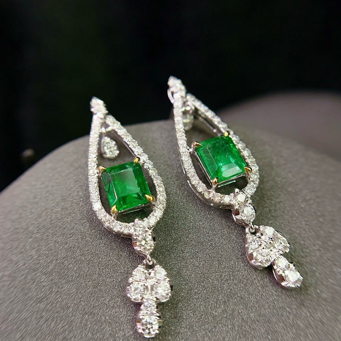 14k Gold 1.85 Ct Vivid Green Natural Emerald & Diamond Earrings - 6