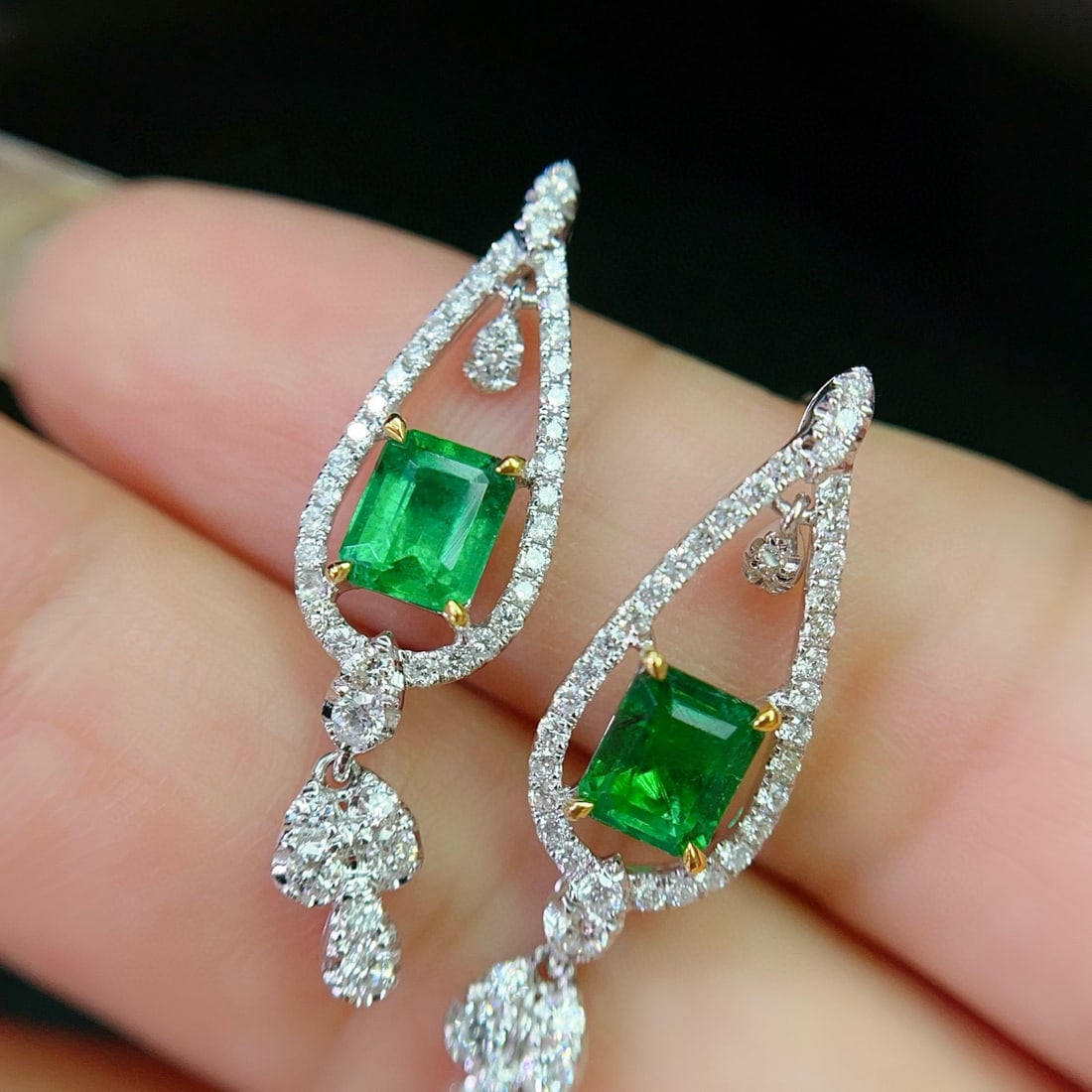 14k Gold 1.85 Ct Vivid Green Natural Emerald & Diamond Earrings - 7