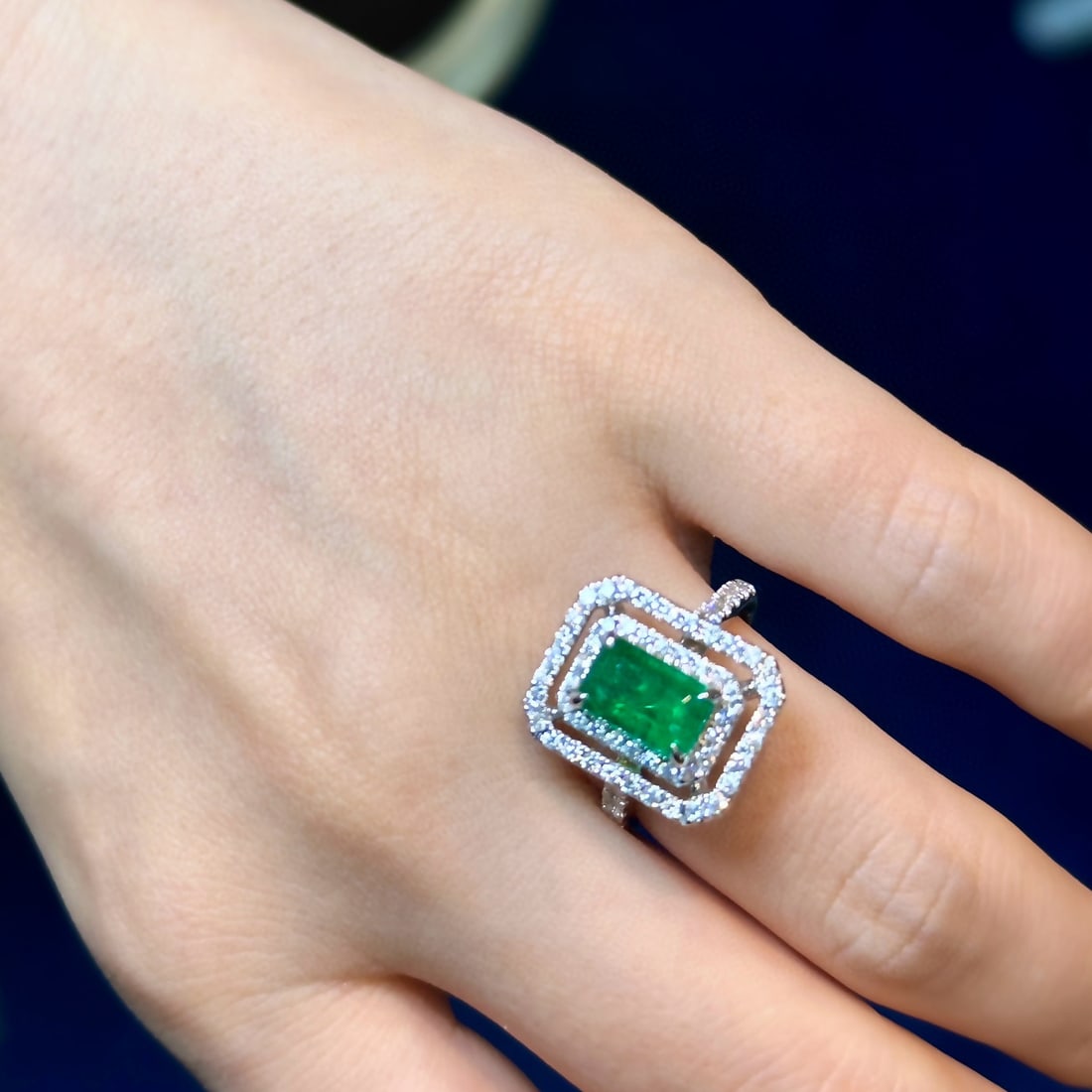 14k Gold 2.69 Ctw Vivid Green Natural Emerald & Diamond Ring - 4