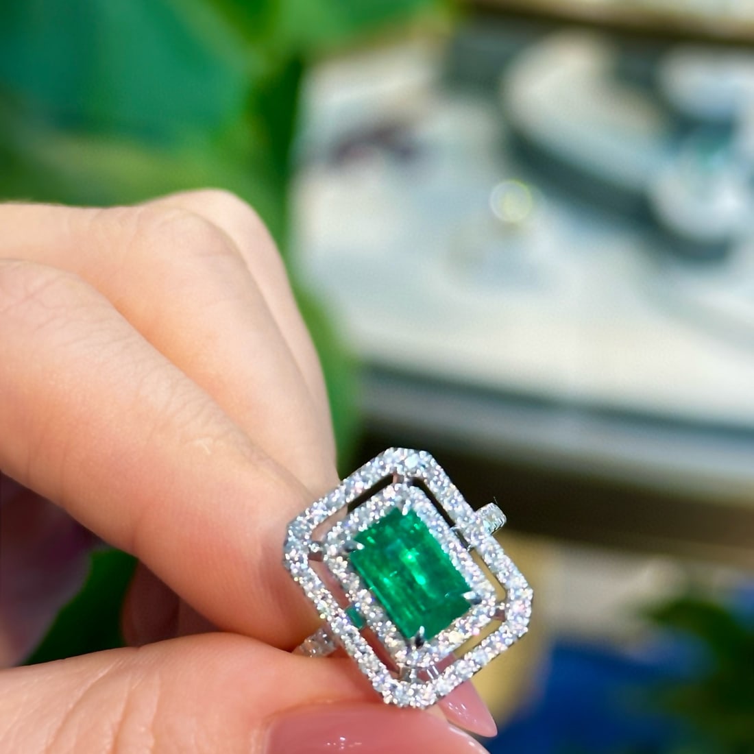 14k Gold 2.69 Ctw Vivid Green Natural Emerald & Diamond Ring - 5