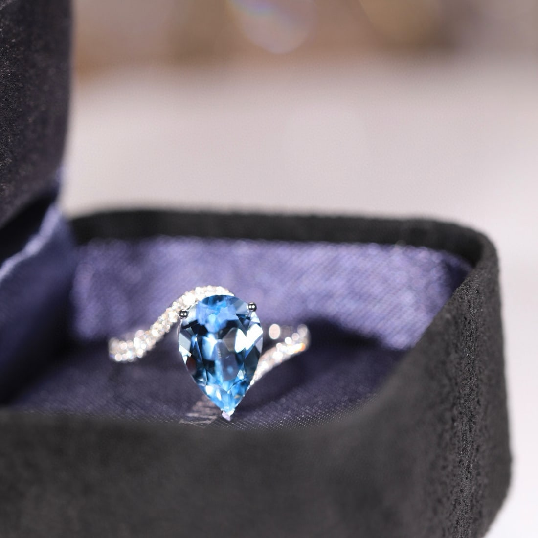14k Gold 2.17 Ct Natural Aquamarine & Diamond Ring: Ref:231066321 // gold content:14k gold // ring size:7. 25us // // main gemstone:aquamarine // shape:pear // carat weight:2. 17ct // color:santa maria color // treatment:natural // // adjacent