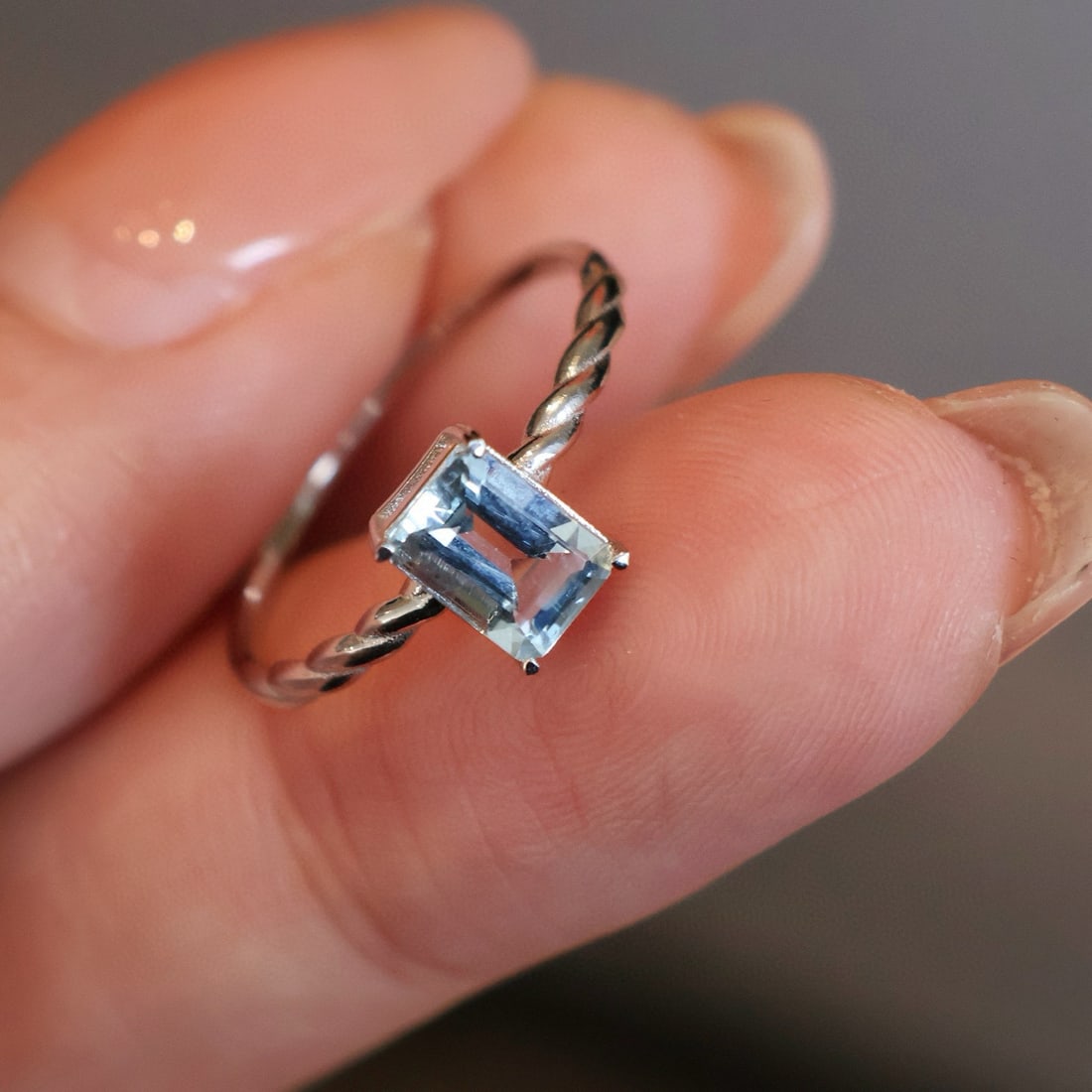 14k Gold 0.88 Ct Natural Aquamarine Ring - 2