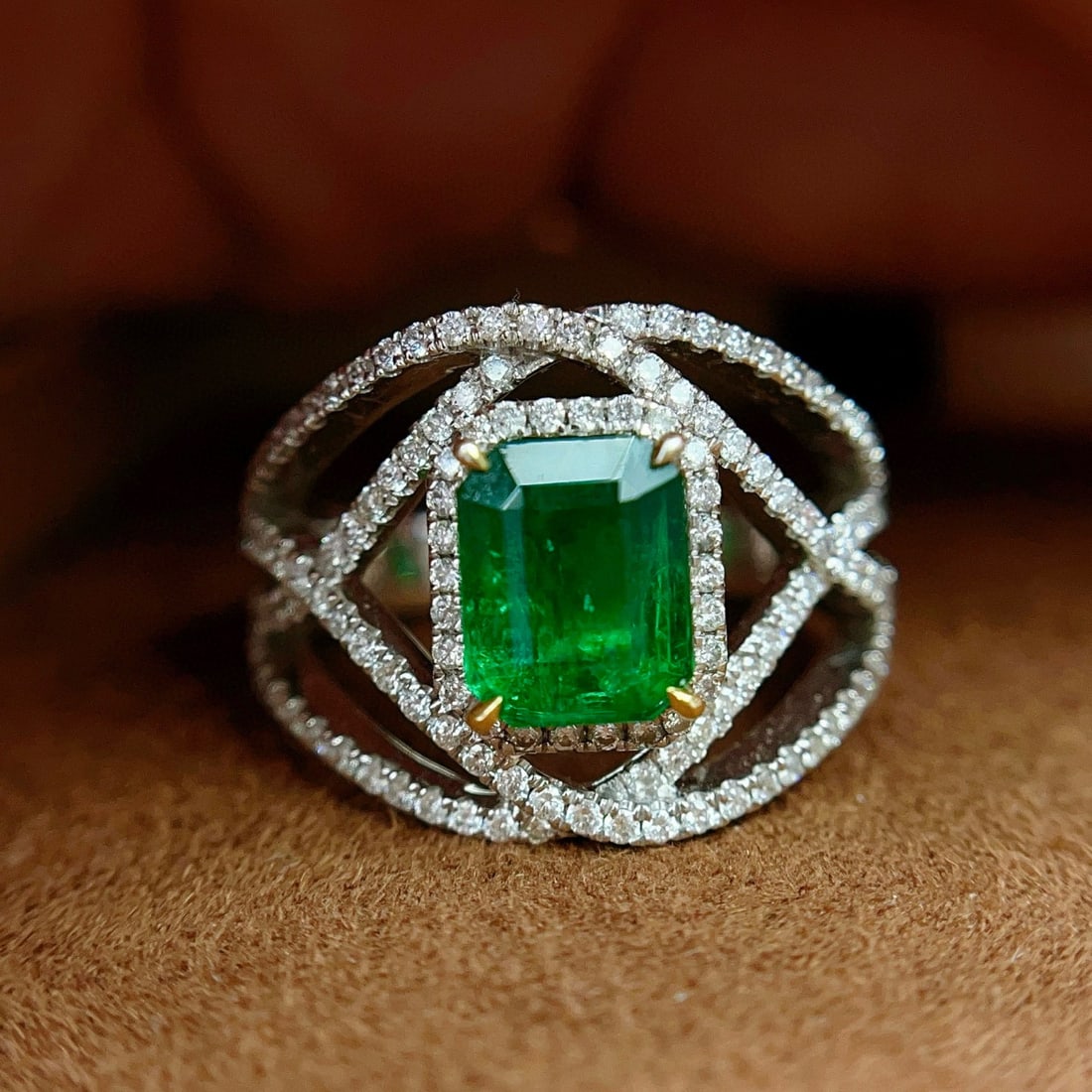14k Gold 1.60 Ct Vivid Green Natural Emerald & Diamond Ring: Ref:231066350 // gold content:14k gold // ring size:7. 25us // // main gemstone:emerald // shape:octagonal // carat weight:1. 60ct // color:vivid green // treatment:natural // // adjacent gemstone 2
