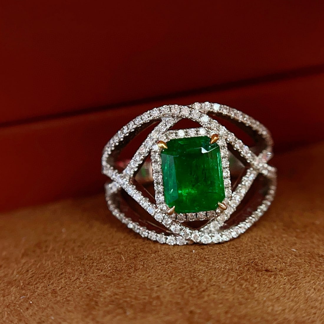 14k Gold 1.60 Ct Vivid Green Natural Emerald & Diamond Ring - 3