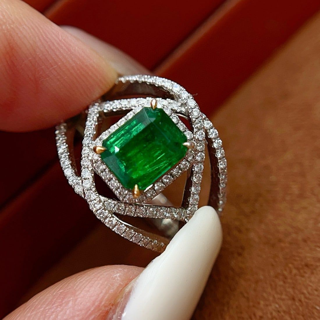 14k Gold 1.60 Ct Vivid Green Natural Emerald & Diamond Ring - 4