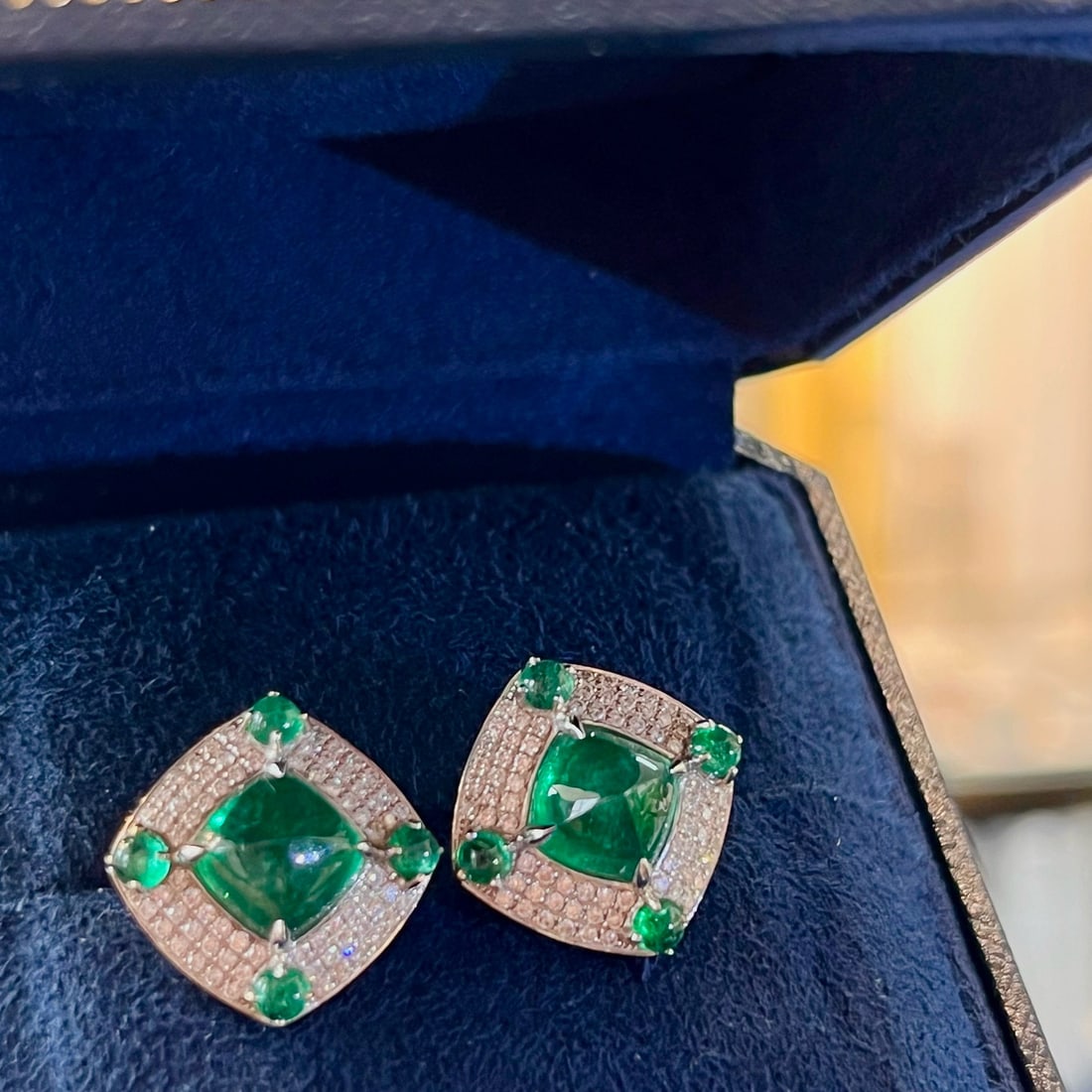 14k Gold 5.37 Ctw Vivid Green Natural Emerald & Diamond Earrings: Ref:231066353 // gold content:14k gold // main gemstone:emerald // shape:sugar-loaf // carat weight:4. 8ct // color:vivid green // treatment:natural // // adjacent gemstone 2 : diamond // shape:round