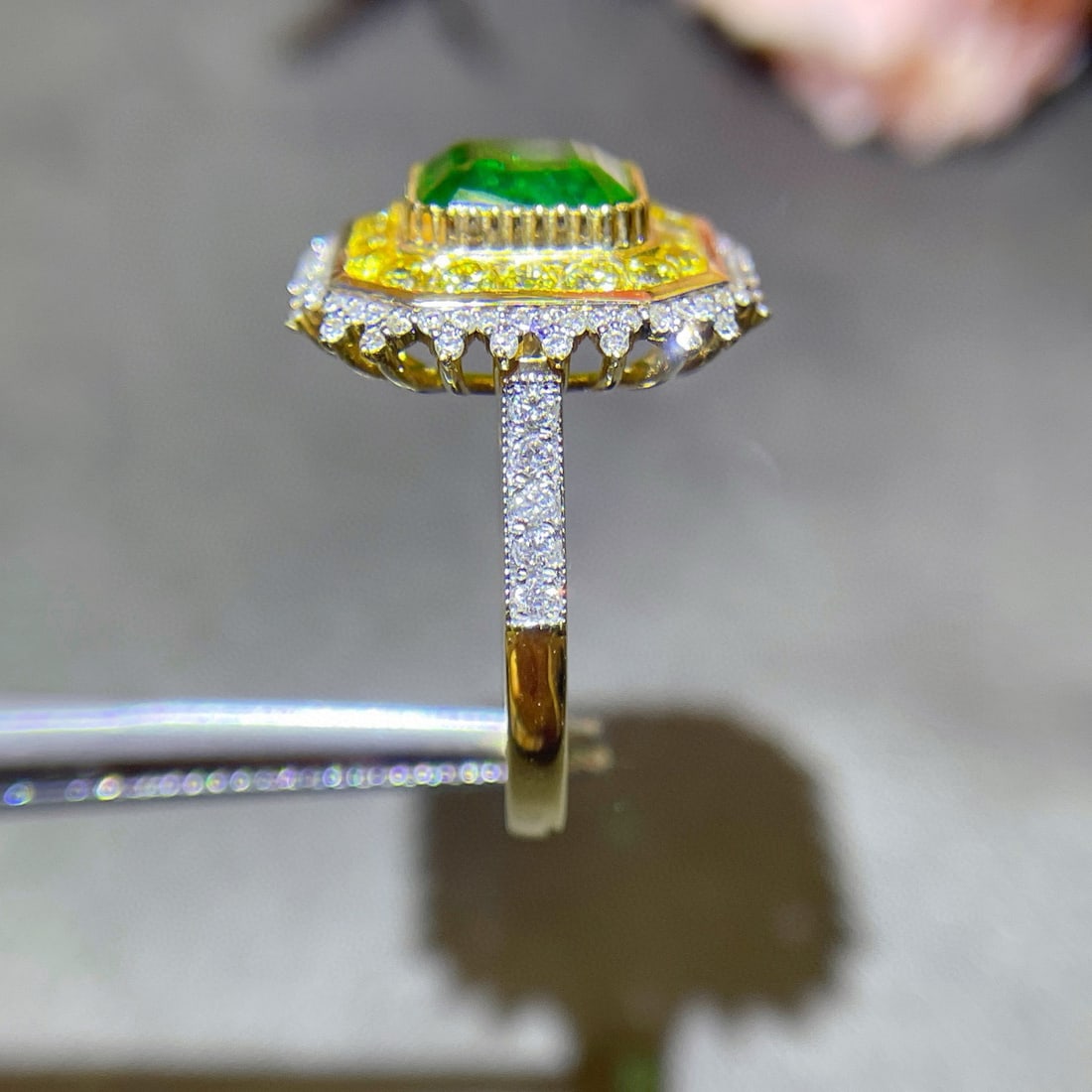 14k Gold 2.56 Ctw Vivid Green Natural Emerald & Sapphire Ring - 4