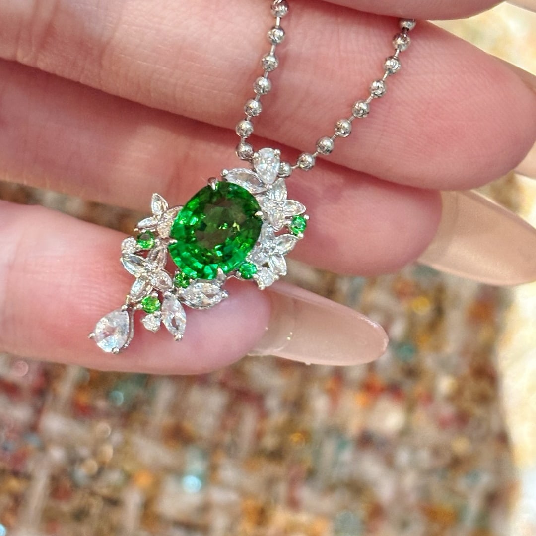 14k Gold 1.68 Ct Vivid Green Natural Tsavorite & Diamond Pendant( Without Chain ): Ref:231066380 // gold content:14k gold // main gemstone:tsavorite // shape:oval // carat weight:1. 68ct // color:vivid green // treatment:natural // // adjacent gemstone 2 : diamond // shape:round //
