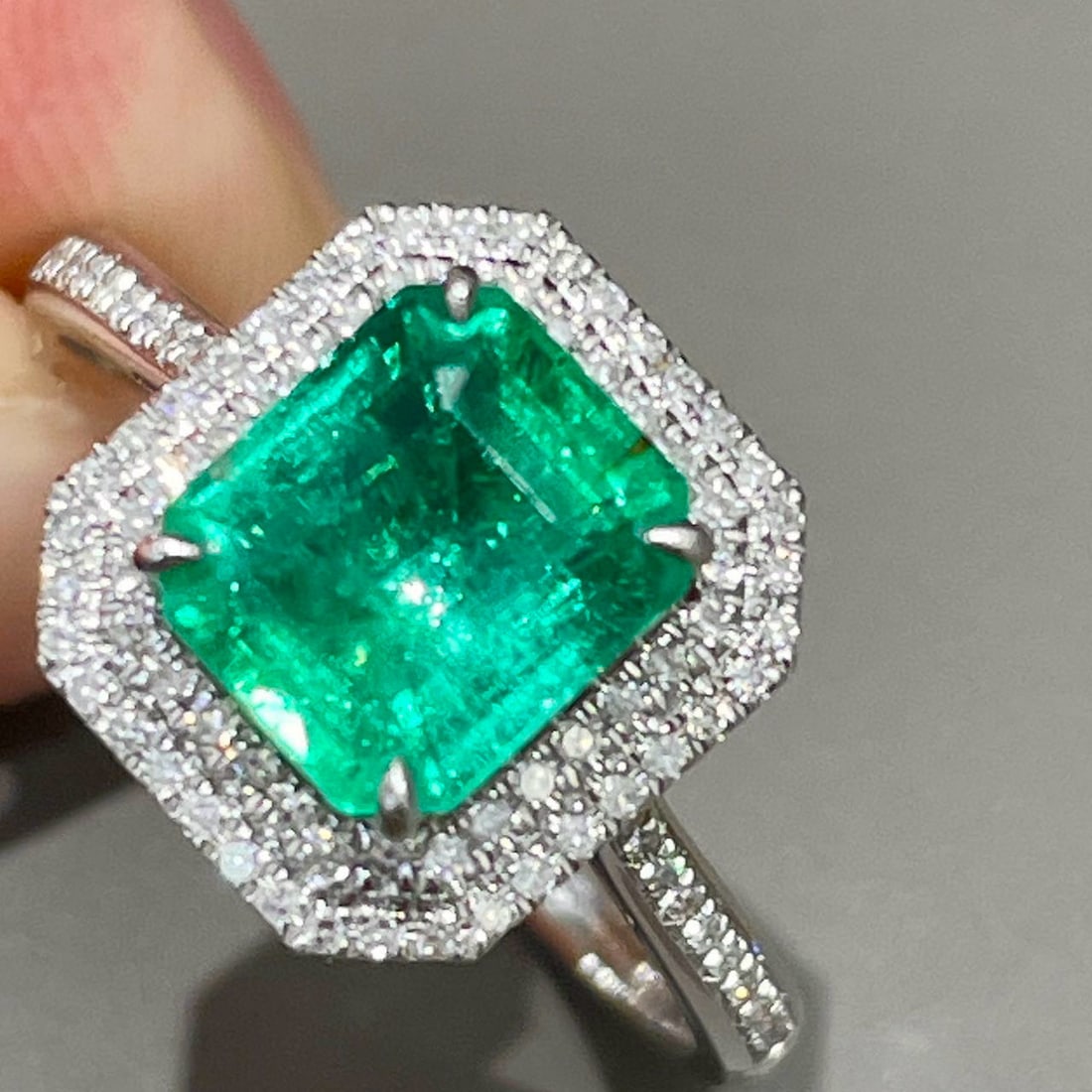 14k Gold 1.72 Ct Natural Emerald & Diamond Ring - 4