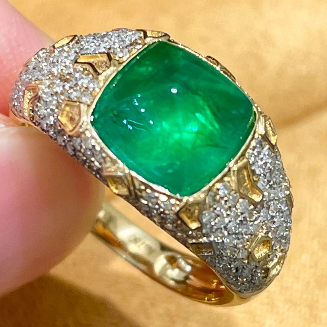 14k Gold 3.8 Ctw Vivid Green Natural Emerald & Diamond Ring - 2