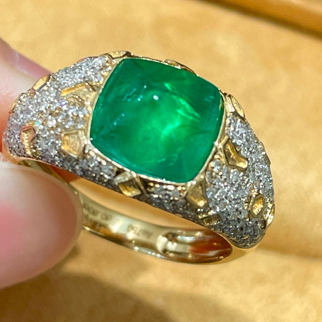 14k Gold 3.8 Ctw Vivid Green Natural Emerald & Diamond Ring - 4