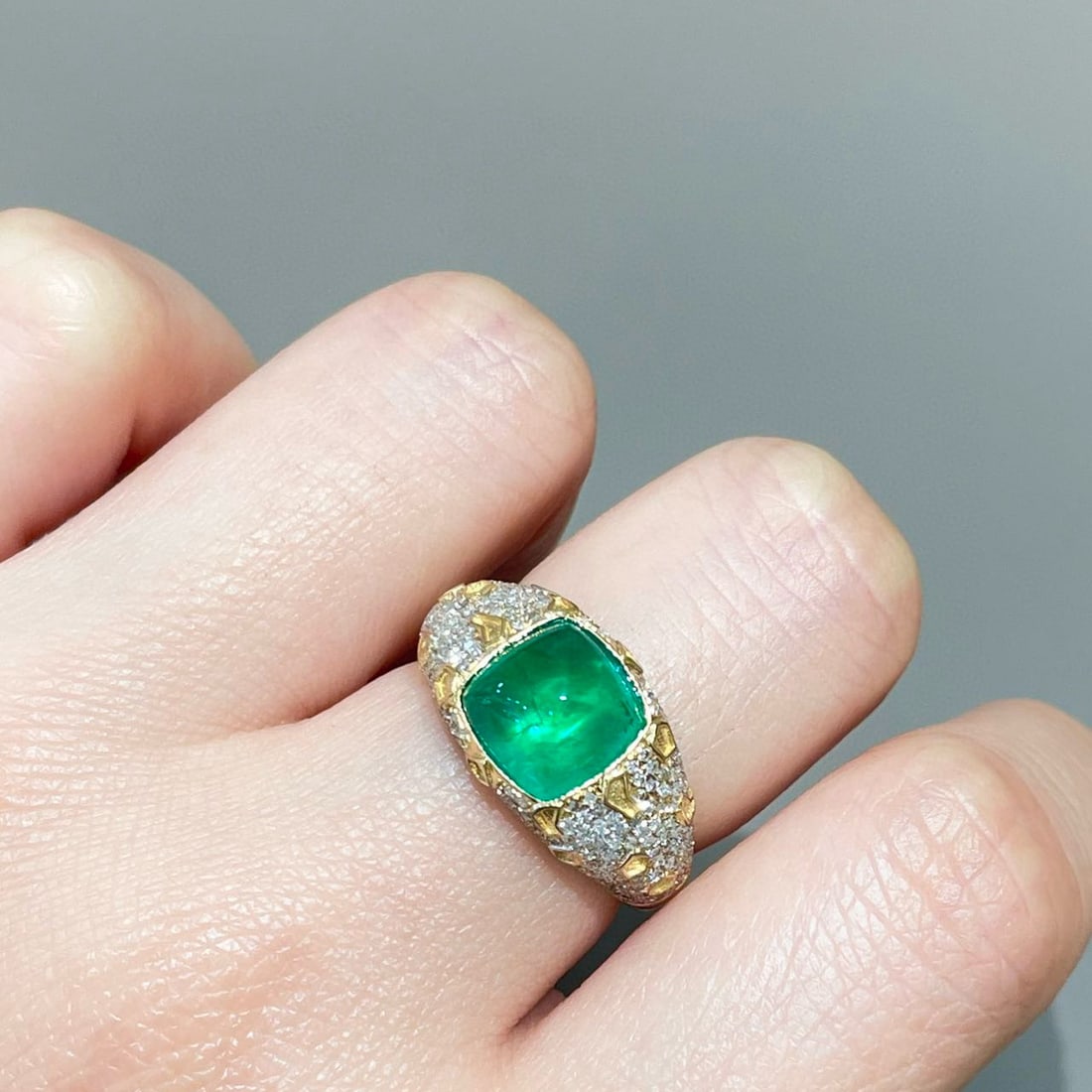 14k Gold 3.8 Ctw Vivid Green Natural Emerald & Diamond Ring - 5