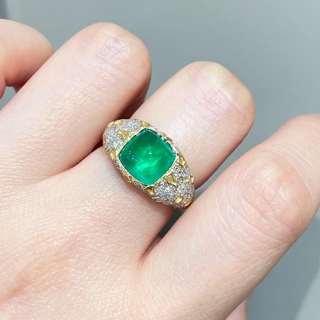 14k Gold 3.8 Ctw Vivid Green Natural Emerald & Diamond Ring - 6