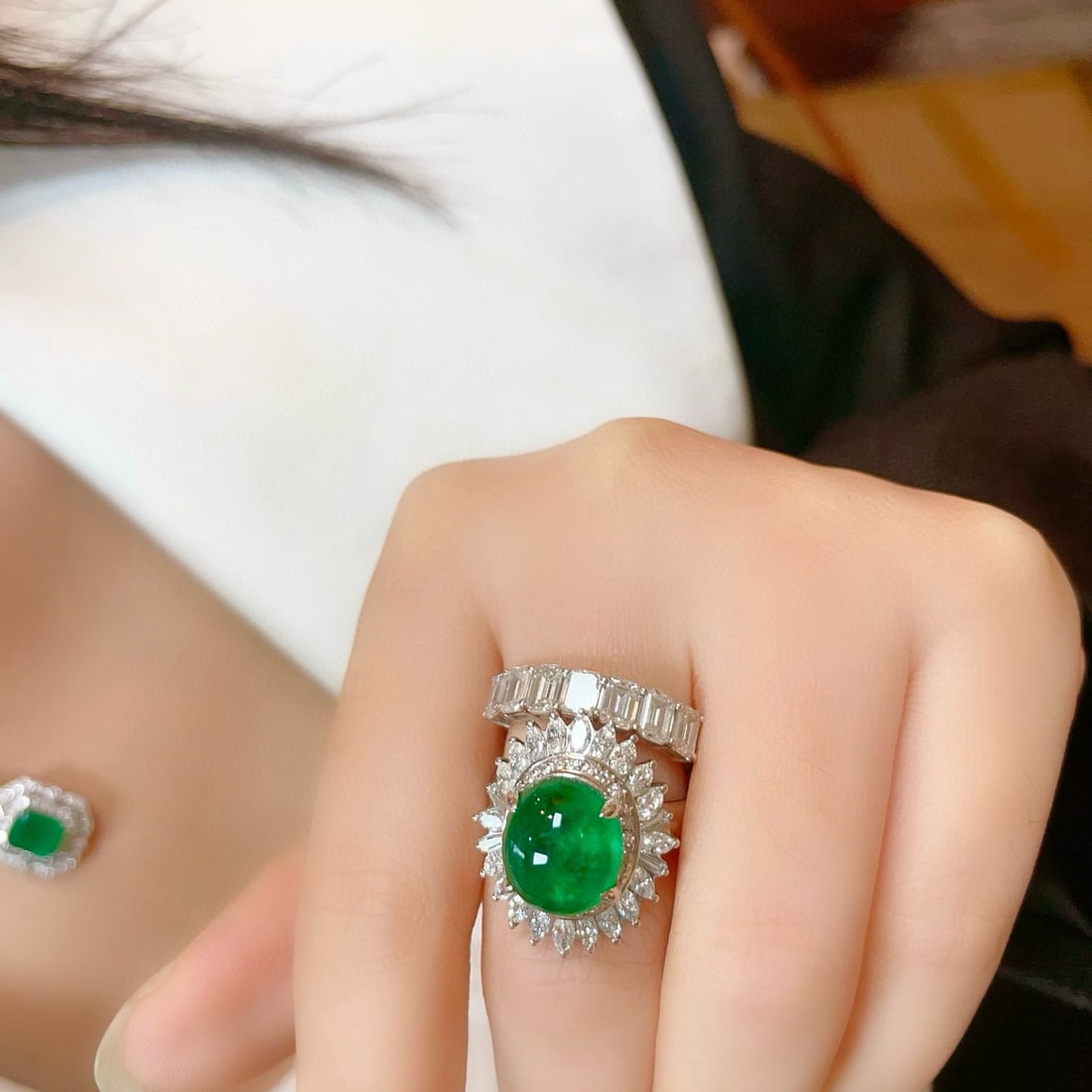 14k Gold 6.15 Ctw Vivid Green Natural Emerald & Diamond Ring - 5
