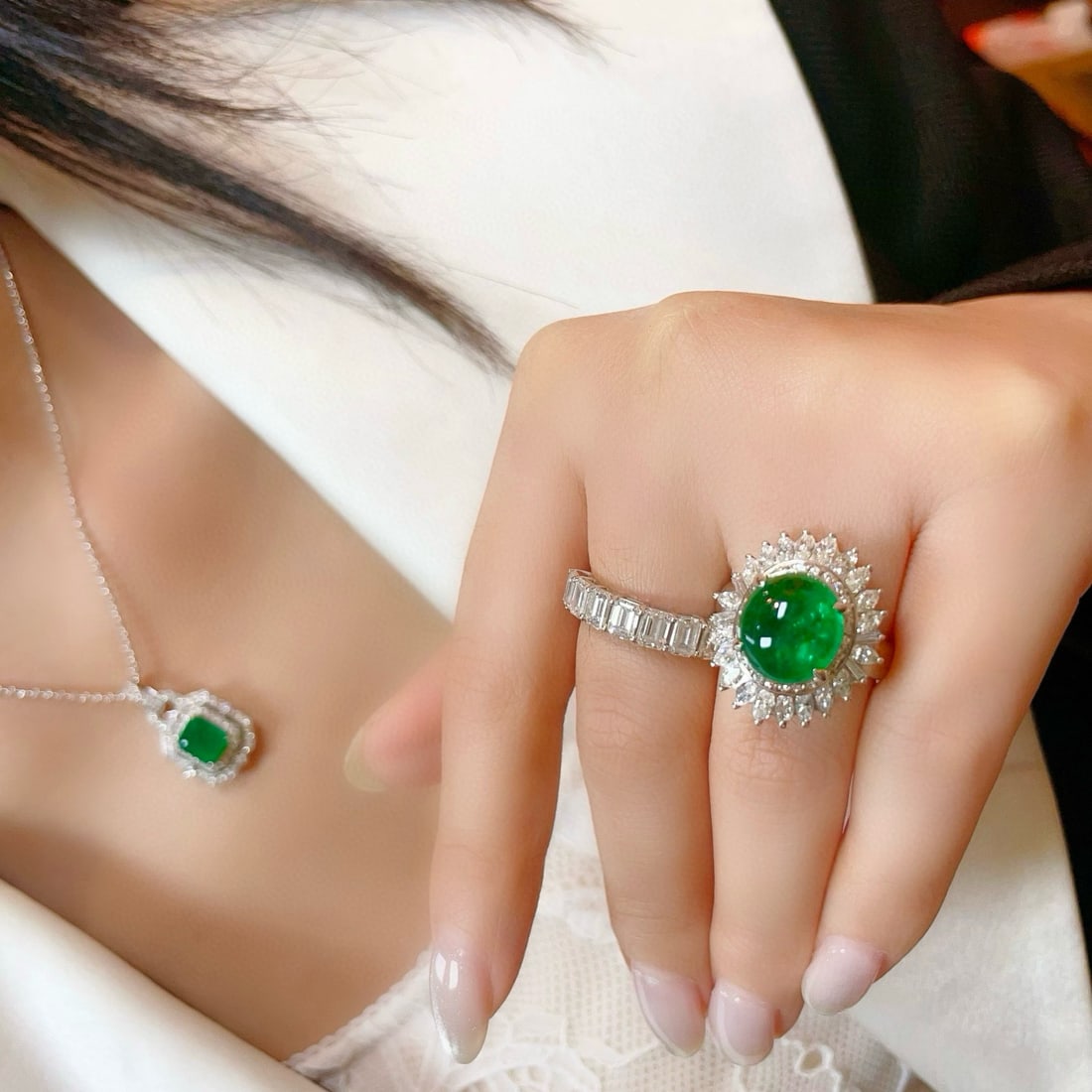 14k Gold 6.15 Ctw Vivid Green Natural Emerald & Diamond Ring - 9