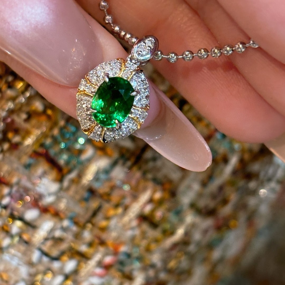 14k Gold 1.08 Ct Vivid Green Natural Tsavorite & Diamond Pendant( Without Chain ): Ref:231066387 // gold content:14k gold // main gemstone:tsavorite // shape:oval // carat weight:1. 08ct // color:vivid green // treatment:natural // // adjacent gemstone 2 : diamond // shape:round //