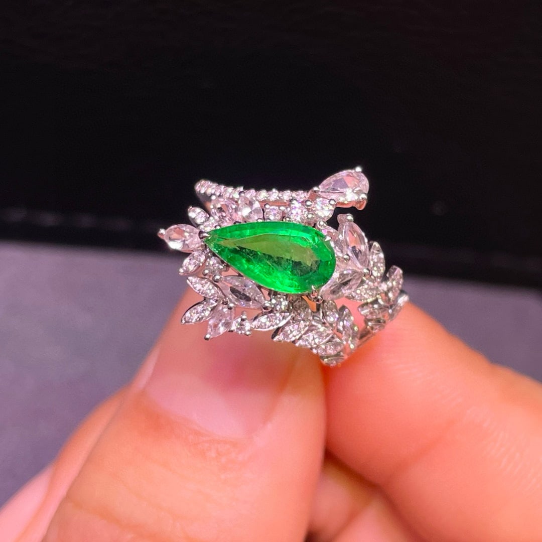 14k Gold 1.45 Ct Natural Emerald & Diamond Ring - 4