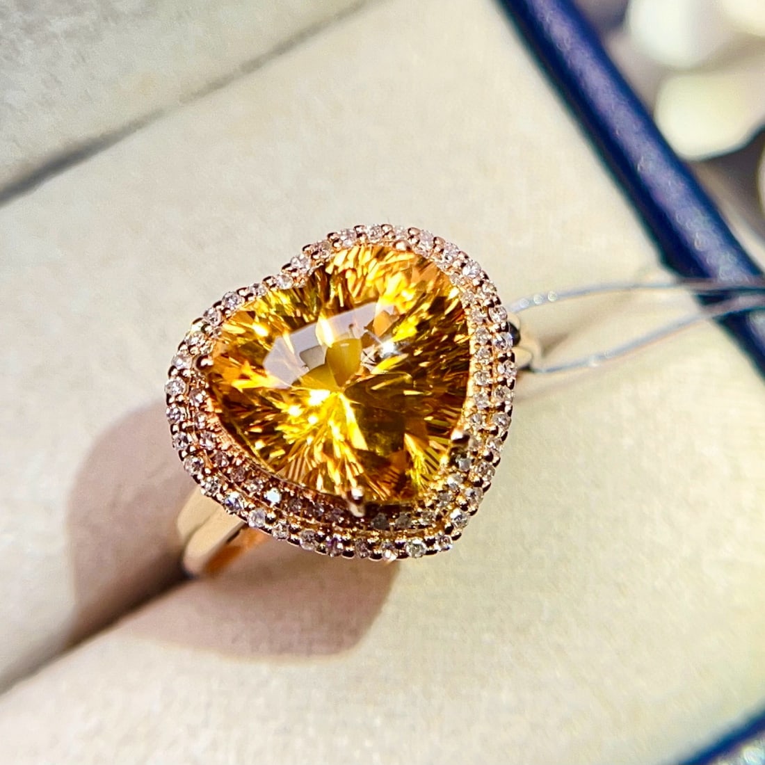 14k Gold 4.54 Ctw Natural Citrine & Diamond Ring: Ref:231066406 // gold content:14k gold // ring size:7. 25us // // main gemstone:citrine // shape:heart // carat weight:4. 23ct // color:yellow // treatment:natural // // adjacent gemstone 2 : diamond