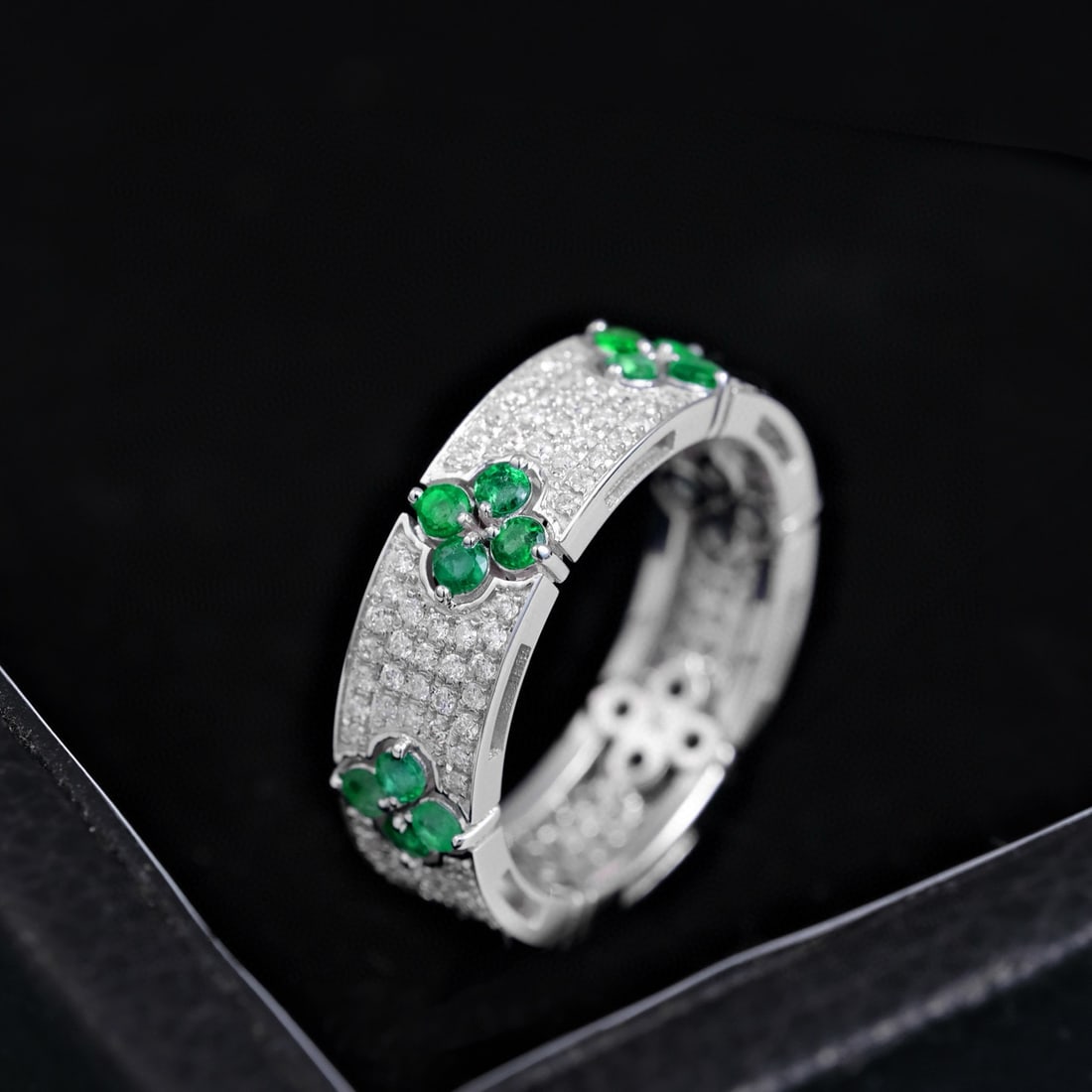 14k Gold 1.7 Ctw Natural Emerald & Diamond Ring: Ref:231066417 // gold content:14k gold // ring size:7. 25us // // main gemstone:emerald // shape:round // carat weight:0. 9ct // color:green // treatment:natural // cut grade:g // // adjacent