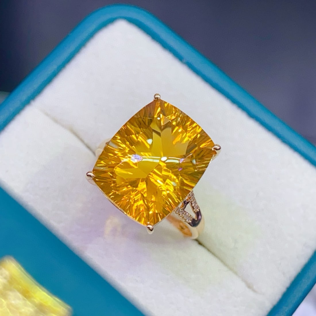 14k Gold 11.49 Ctw Natural Citrine & Diamond Ring: Ref:231066444 // gold content:14k gold // ring size:7. 25us // // main gemstone:citrine // shape:cushion // carat weight:11. 45ct // color:yellow // treatment:natural // // adjacent gemstone 2 :