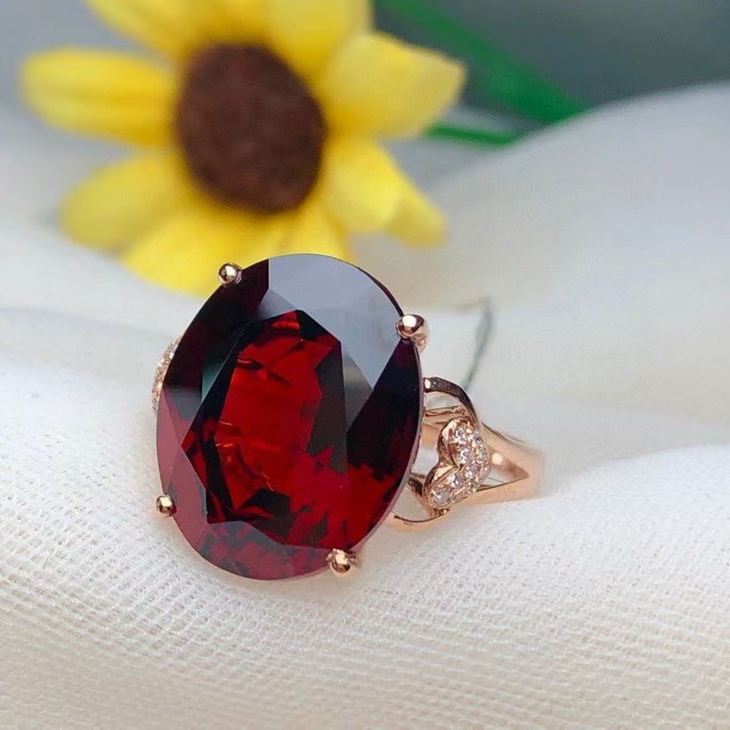 14k Gold 13.80 Ct Natural Garnet & Diamond Ring: Ref:231066450 // gold content:14k gold // ring size:7. 25us // // main gemstone:garnet // shape:oval // carat weight:13. 80ct // color:red // treatment:natural // // adjacent gemstone 2 : diamond //