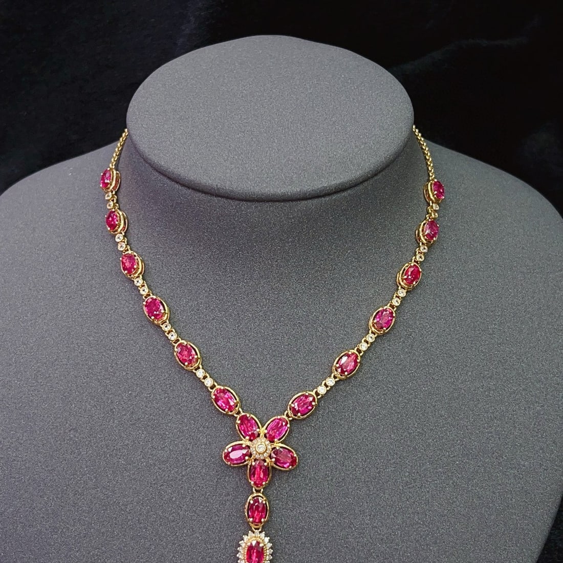 14k Gold 5.65 Ct Natural Ruby & Diamond & Sapphire Necklace: Ref:231067005 // gold content:14k gold // main gemstone:ruby // shape:oval // carat weight:5. 65ct // color:red // treatment:natural // // adjacent gemstone 2 : diamond // number of stones:30 // shape
