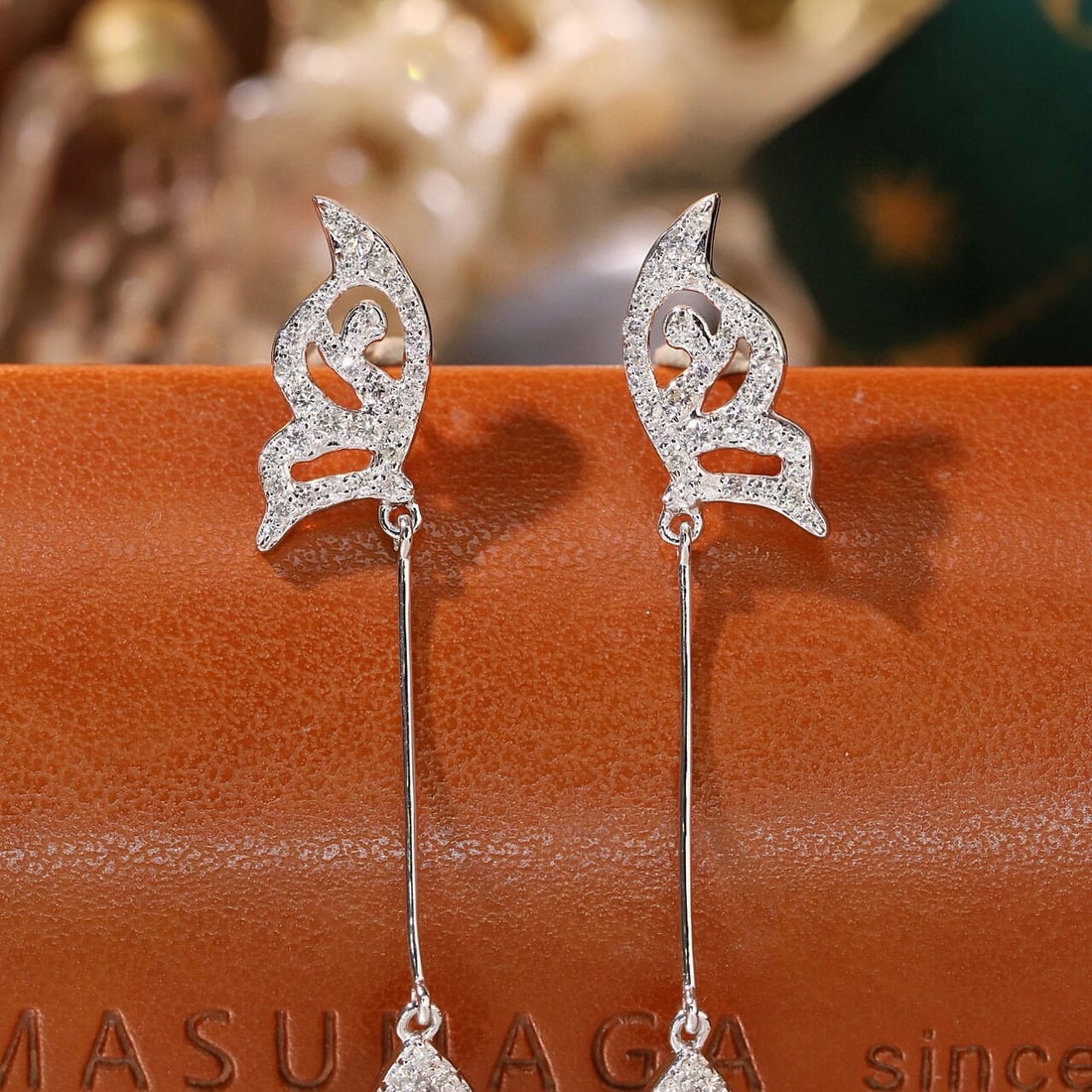 14k Gold 0.76 Ct Natural H Diamond Earrings: Ref:231067039 // gold content:14k gold // main gemstone:diamond // shape:multiple // carat weight:0. 76ct // clarity grade:vs-si // color:h // treatment:natural // Condition: New Low Estimate: