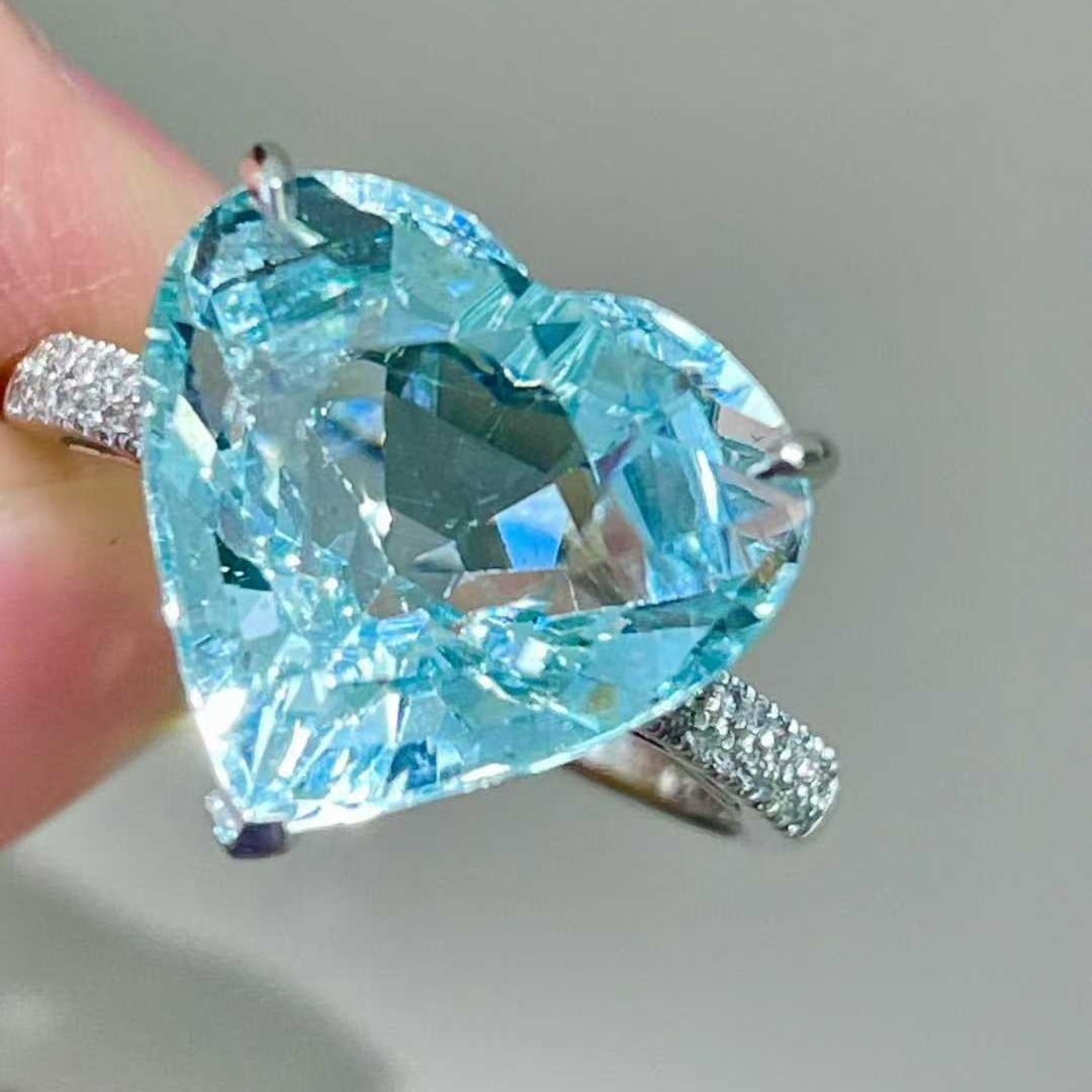 14k Gold 6.8 Ct Natural Aquamarine & Diamond Ring: Ref:231067049 // gold content:14k gold // ring size:7. 25 us // // main gemstone:aquamarine // shape:heart // carat weight:6. 8ct // color:blue // treatment:natural // // adjacent gemstone 2 :