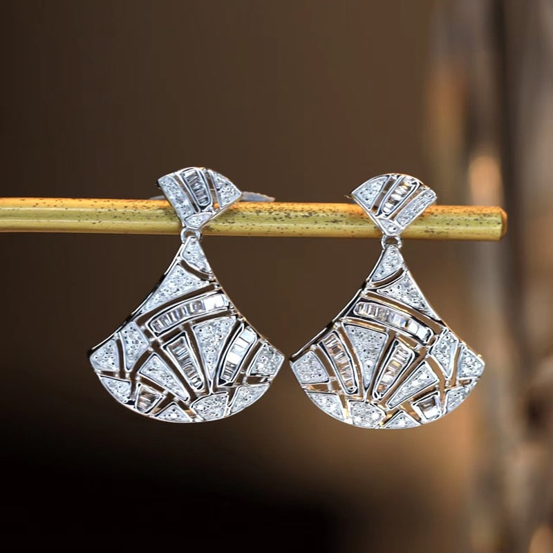 14k Gold 0.8 Ct Natural H Diamond Earrings: Ref:231067080 // gold content:14k gold // main gemstone:diamond // shape:multiple // carat weight:0. 8ct // clarity grade:vs-si // color:h // treatment:natural // Condition: New Low Estimate: 2600.00