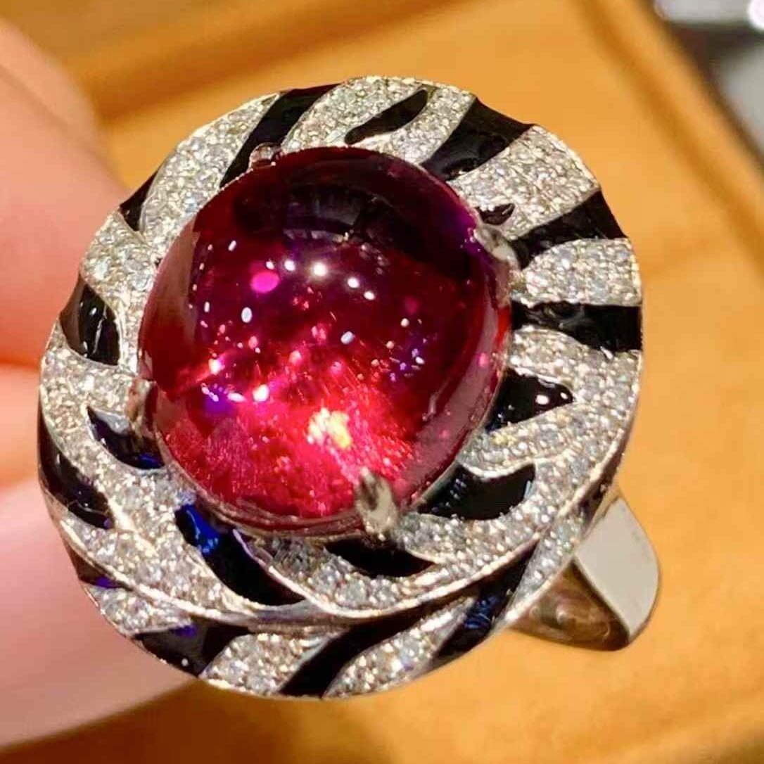 14k Gold 6 Ct Natural Tourmaline & Diamond Ring: Ref:231067090 // gold content:14k gold // ring size:7. 25 us // // main gemstone:tourmaline // shape:oval // carat weight:6ct // color:red // treatment:natural // // adjacent gemstone 2 : diamond //