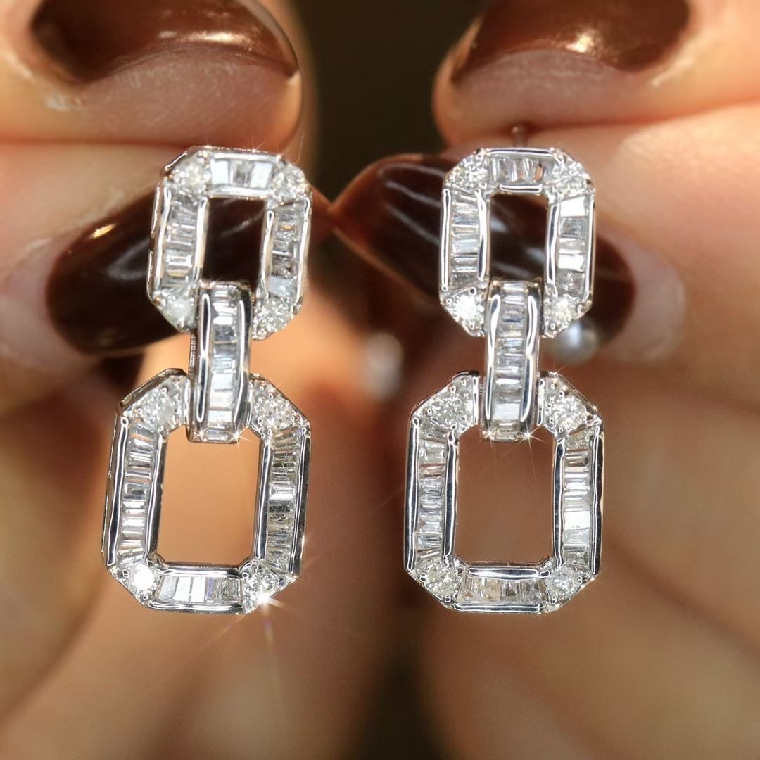 14k Gold 0.8 Ct Natural H Diamond Earrings: Ref:231067113 // gold content:14k gold // main gemstone:diamond // shape:multiple // carat weight:0. 8ct // clarity grade:vs-si // color:h // treatment:natural // Condition: New Low Estimate: 2200.00